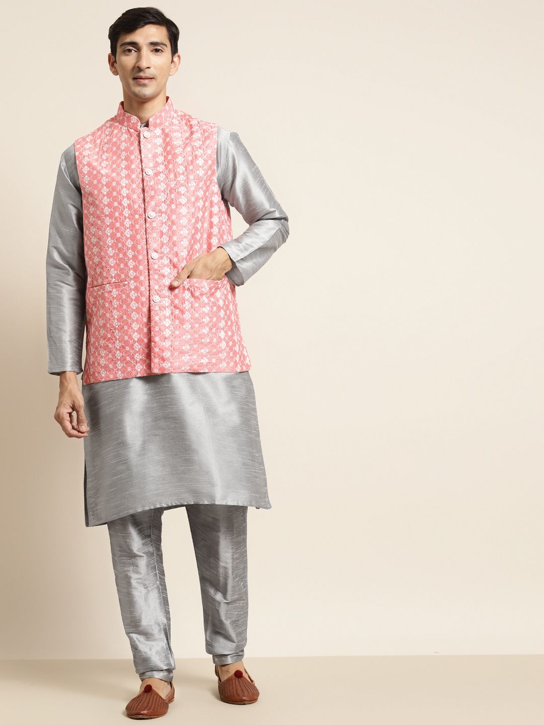 SOJANYA Kurta Lelaki Kelabu & Merah Jambu dengan Piyama & Jaket Nehru Bersulam