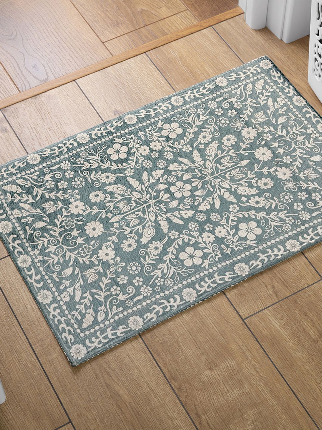 URBAN SPACE Grey & Off White Floral Printed Vintage Anti-Skid Carpet