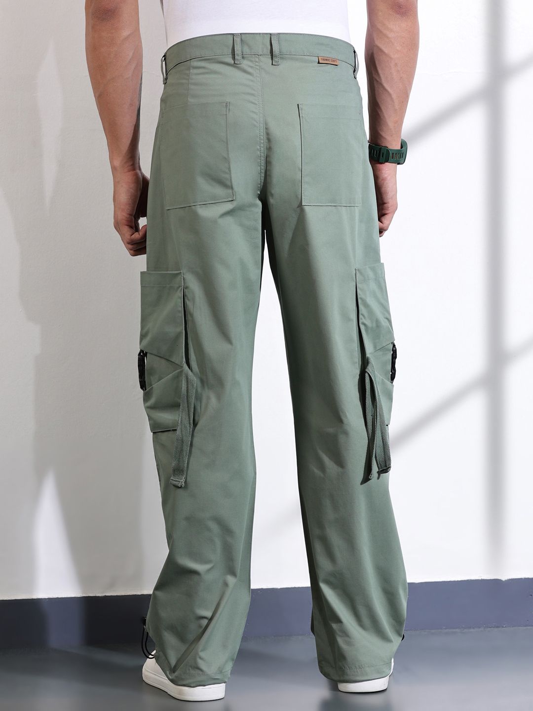 Thomas Scott Men Cotton Mid-Rise Original Cargos Trousers