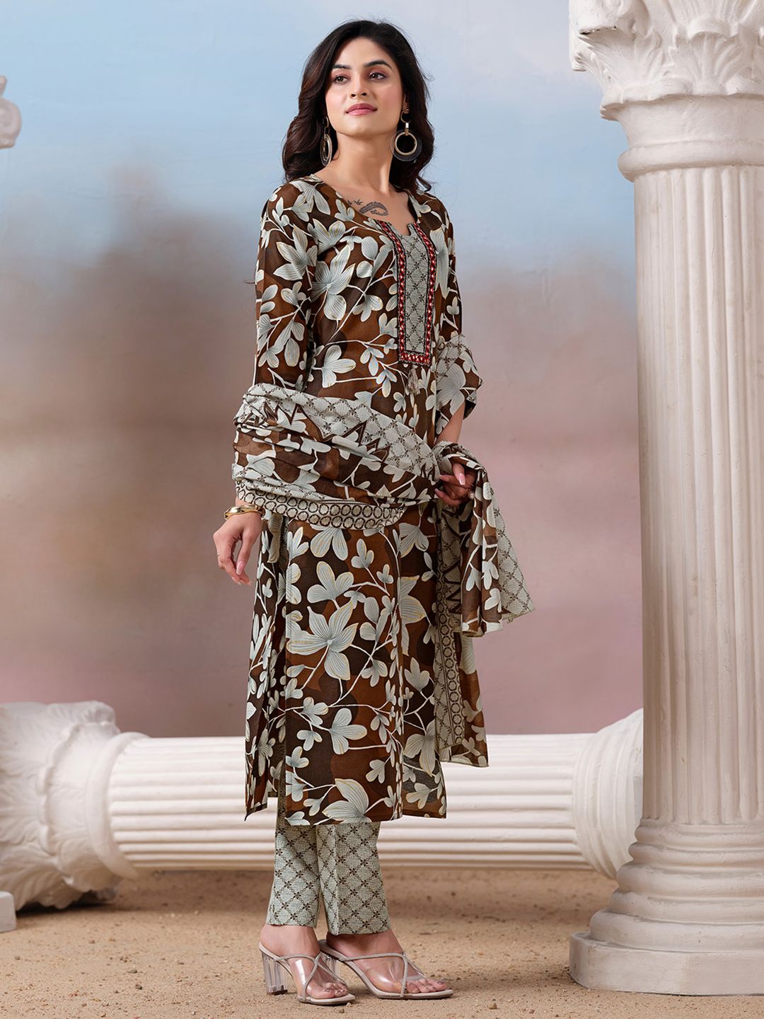 Varanga Women Floral Printed Regular Kurta with Trousers & With Dupatta