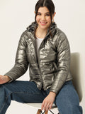 Jaket Puffer Mock Collar Dressberry dengan perincian bulu palsu