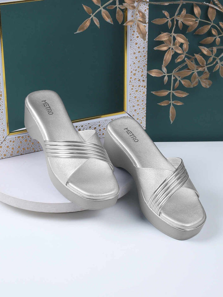 Metro Textured Platform Pumps with Bows
