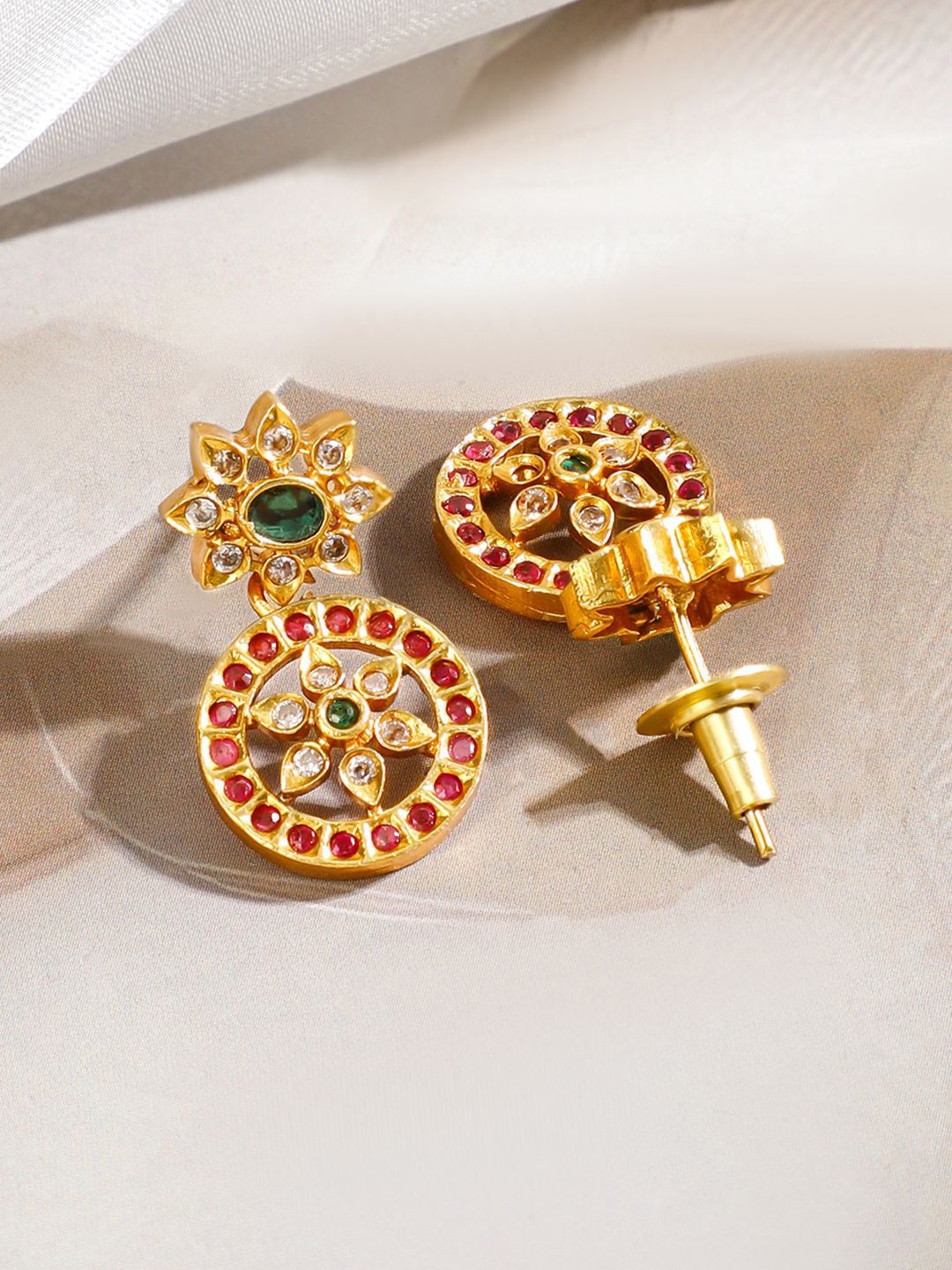 Rubans 18K berlapis emas Ruby Pink & Emerald Green Stone Studded Floral Design Necklace Set