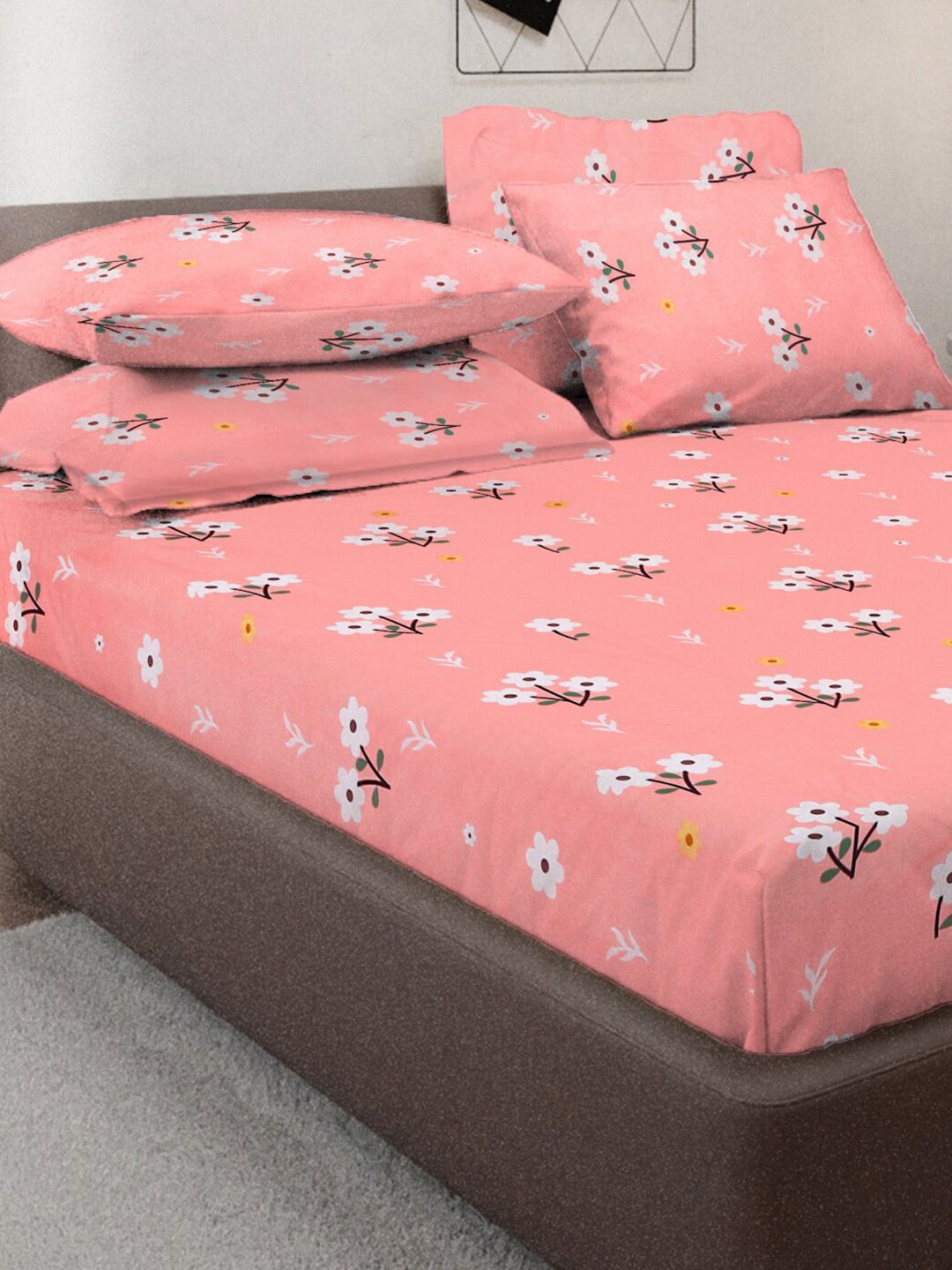 KLOTTHE Pink & White Floral Printed 300TC Fitted Double King Bedsheet With 4 Pillow Cover