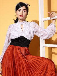 SASSAFRAS White Floral New Neckline Top
