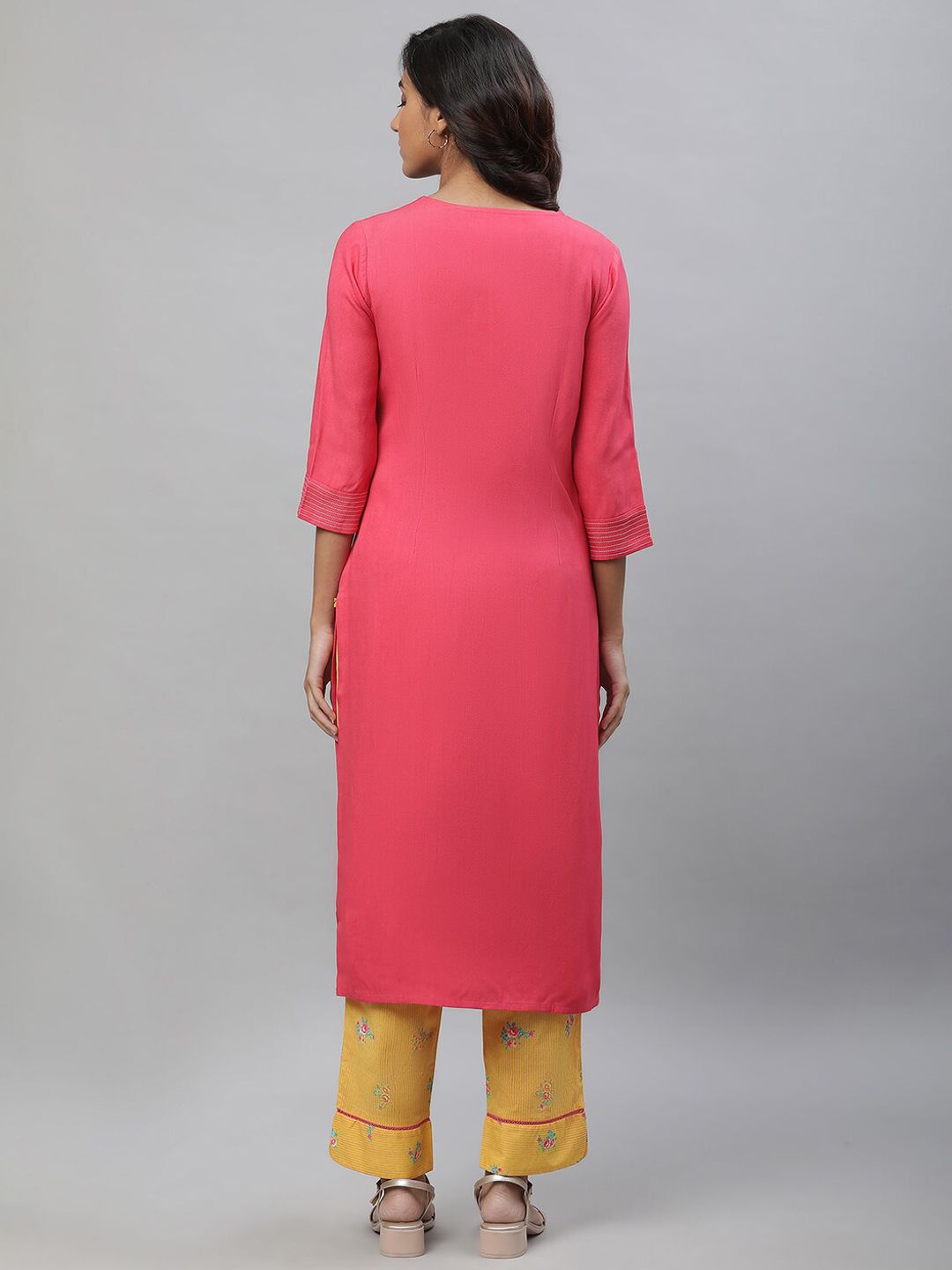 AURELIA Floral Yoke Design Thread Work V-Neck Straight Kurta