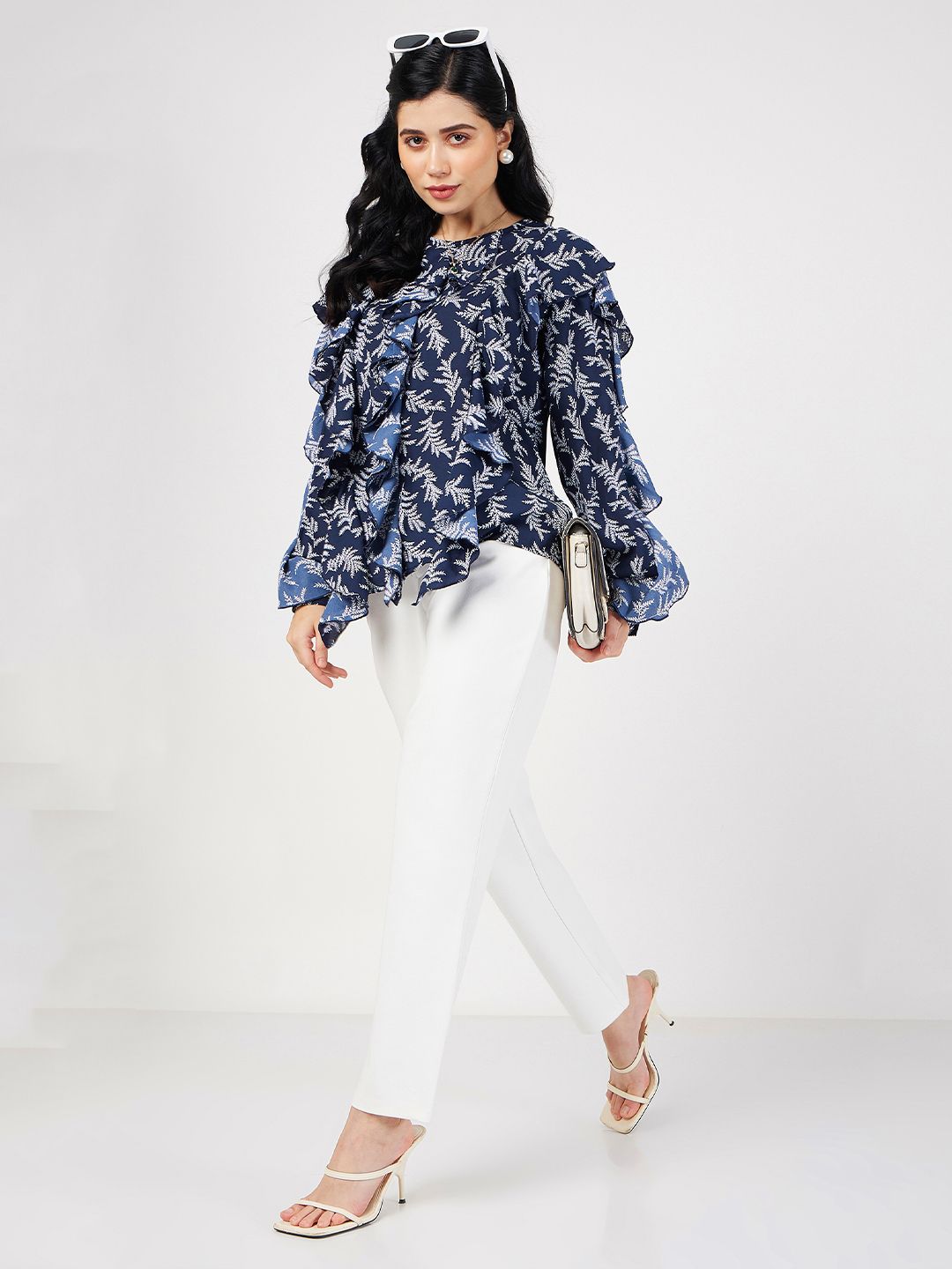 SASSAFRAS Women White Slim Fit Mid Rise Cigarette Trousers