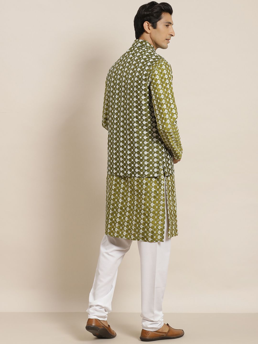 SOJANYA Men Green Floral Embroidered Thread Work Kurta Set & Jacket