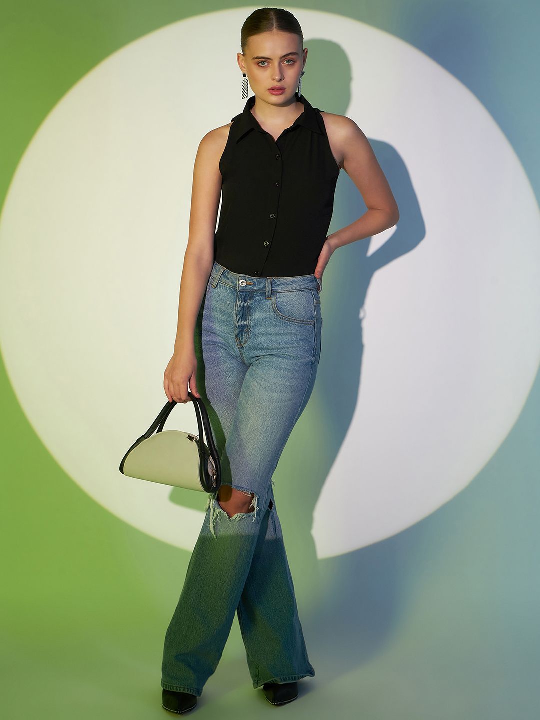 Berrylush Black Solid Sleeveless Casual Shirt