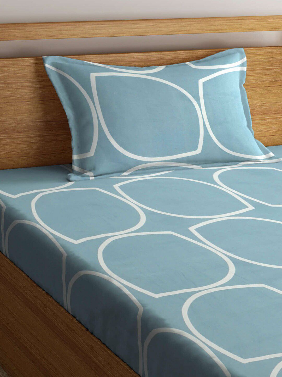 KLOTTHE Blue & White Geometric Printed 300TC Fitted Single Bedsheet With Pillow Cover