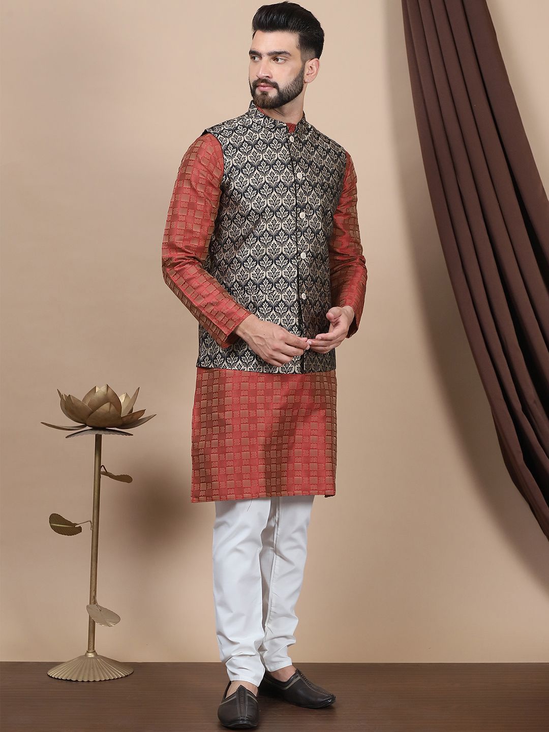 Anouk Geometric Woven Design Kurta Lurus Biasa Dengan Jaket Churidar & Nehru