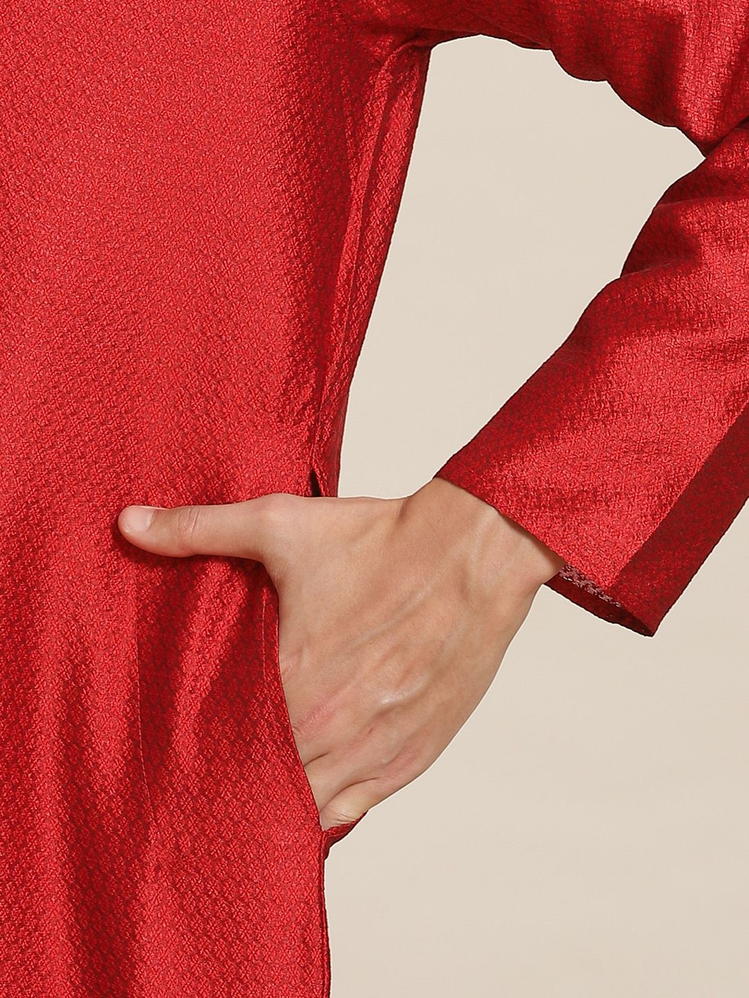 SOJANYA Kurta Rekaan Tenunan Merah Lelaki