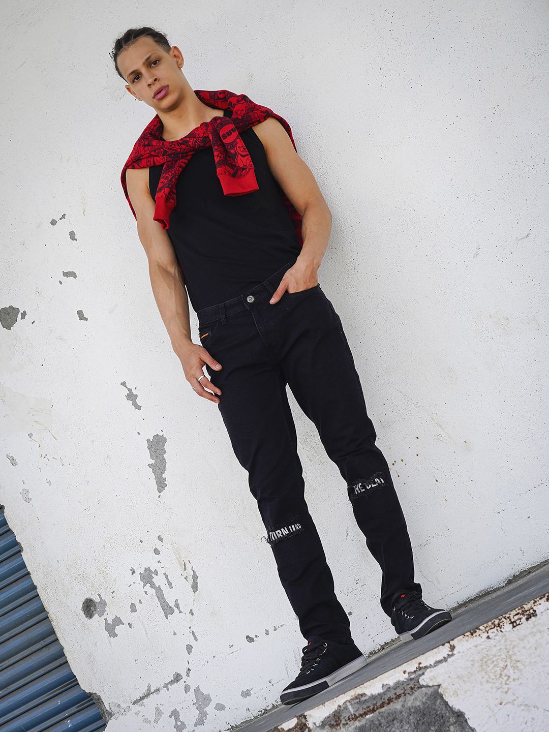 The Indian Garage Co Men Black Slim Fit Applique Stretchable Jeans