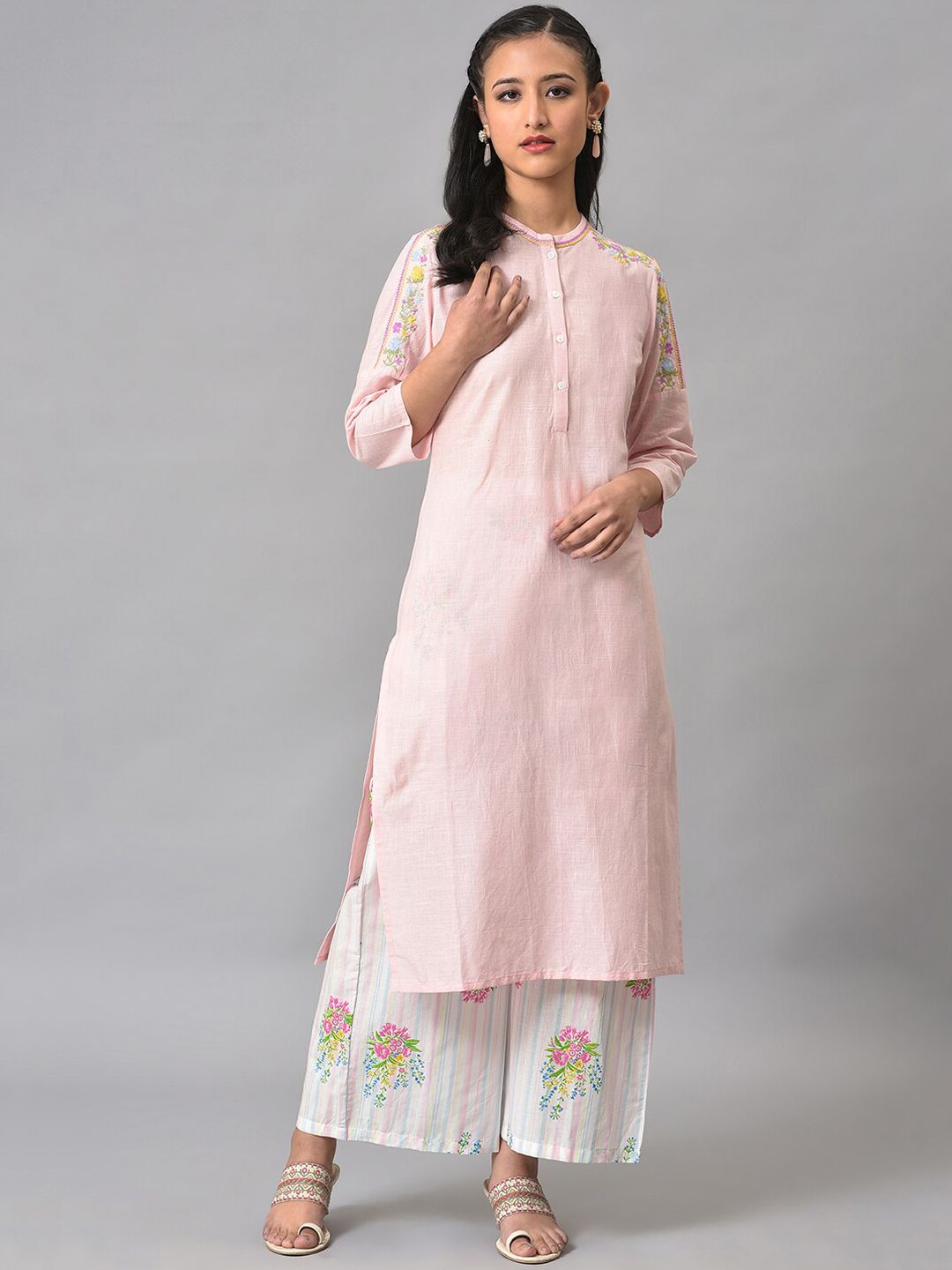W Women Thread Work Cotton Kurta