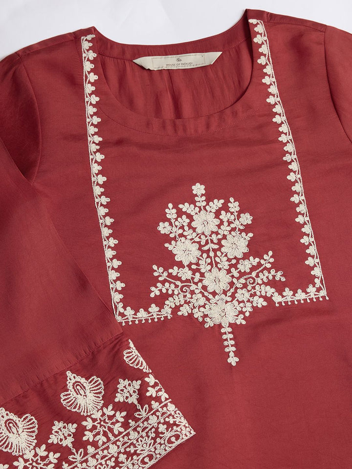 House of Pataudi Floral Embroidered Flared Sleeves Round Neck Straight Kurta With Trouser