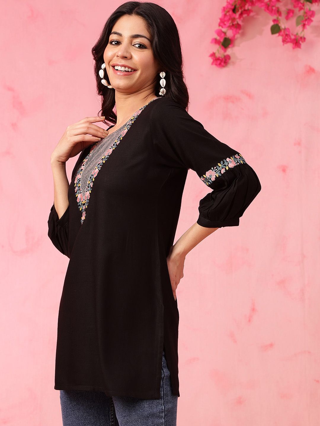 Anouk Floral Embroidered Round Neck Thread Work Straight Short Kurti