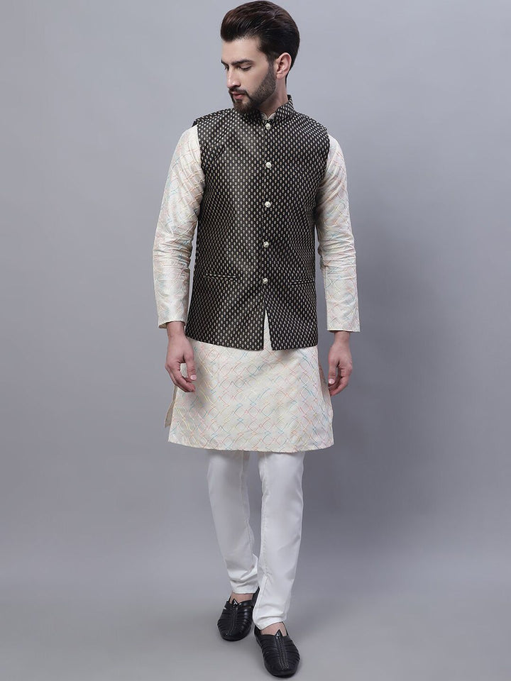 SOJANYA Kurta Kerja Benang Biasa Motif Etnik Bersulam Dengan Jaket Churidar & Nehru