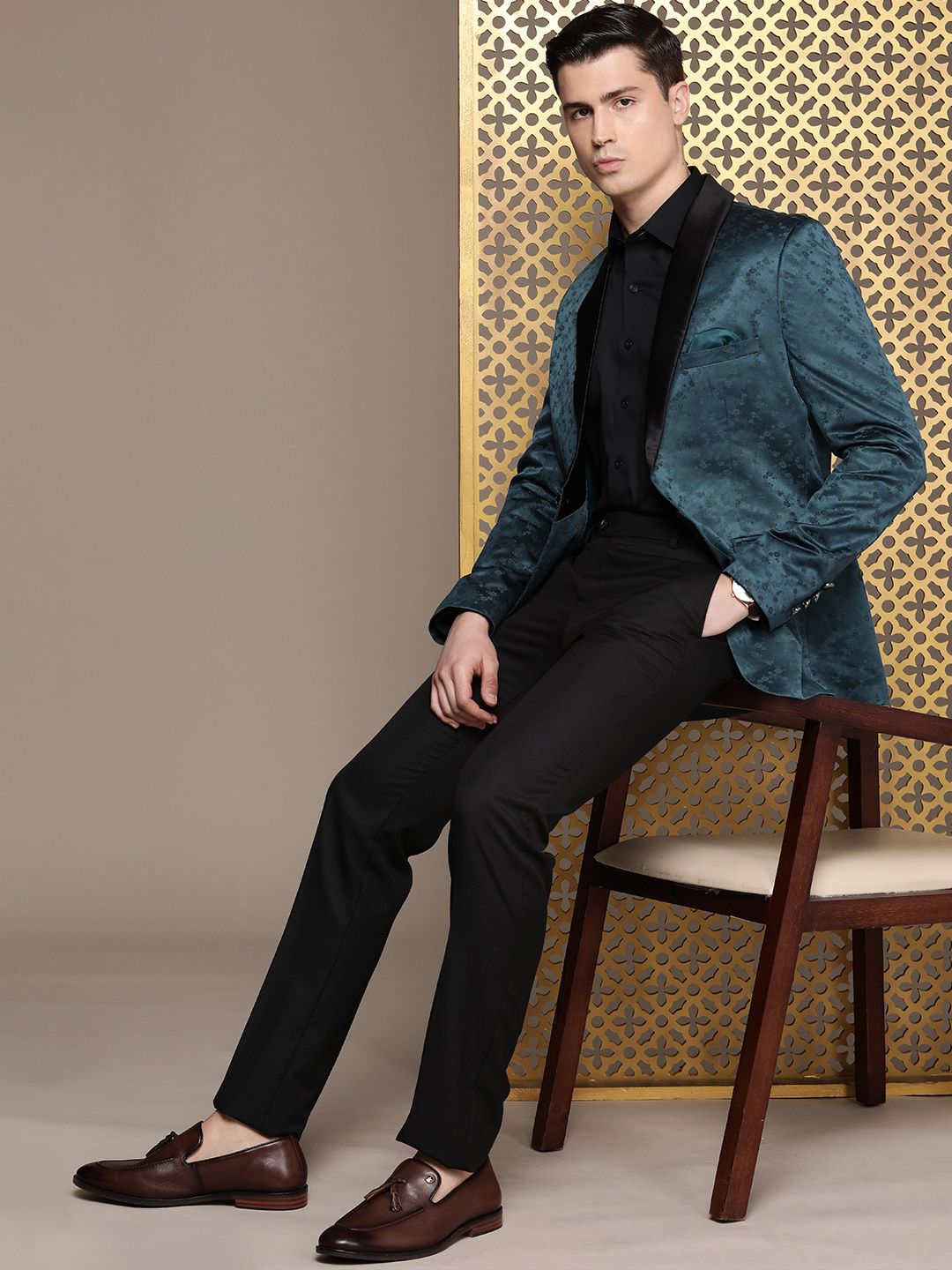 House of Pataudi Men Single-Breasted Tuxedo