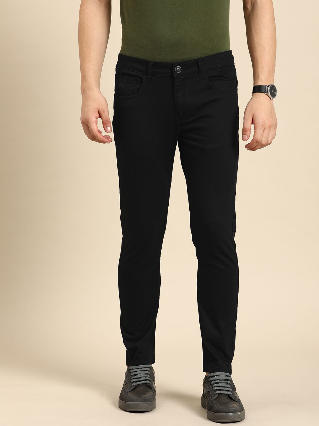 Menjadi Lelaki Manusia Pepejal Mid-Rise Regular Fit Chinos