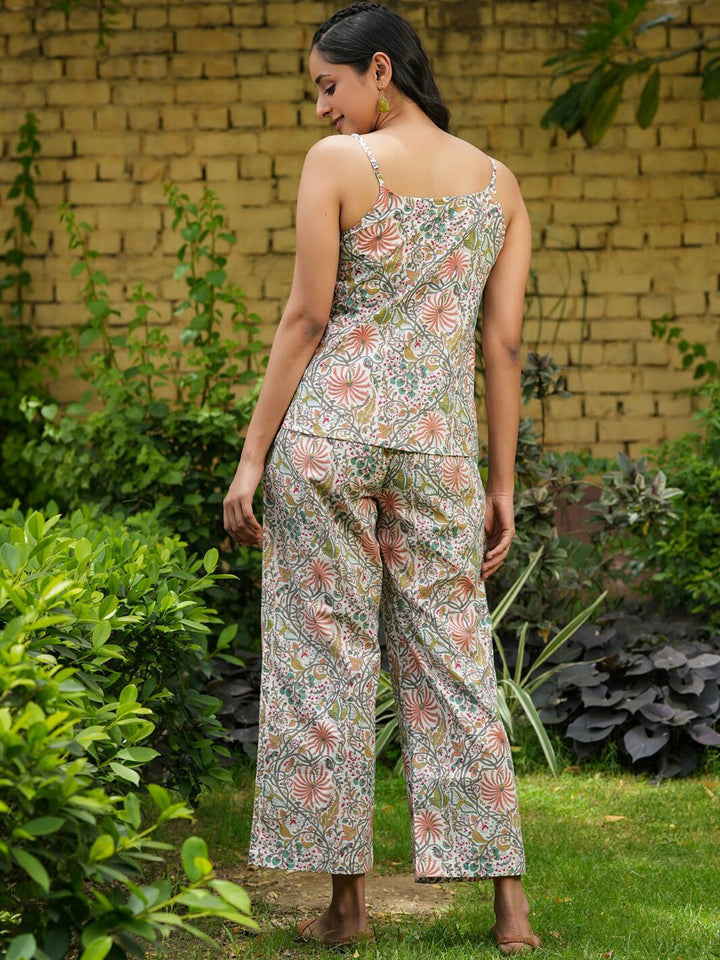 SANSKRUTIHOMES Green & Peach-Coloured Floral Printed Pure Cotton Night Suit
