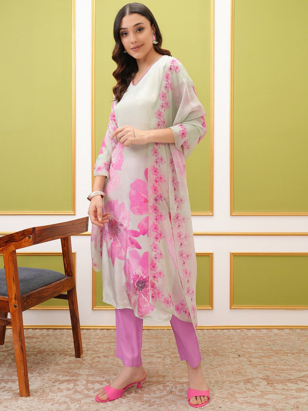Vishudh V Neck Floral Printed Regular Kurta with Trousers & With Dupatta