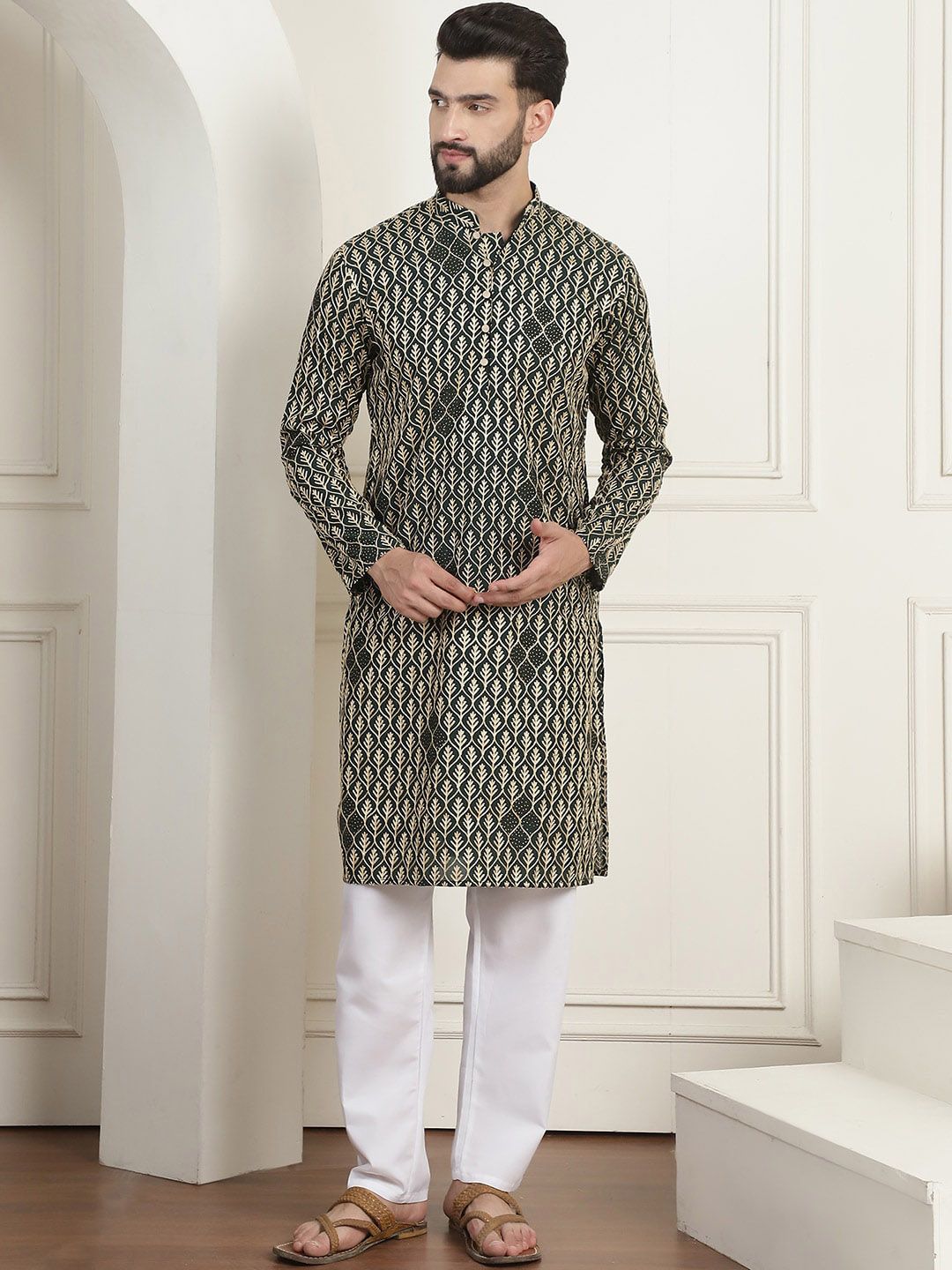 SOJANYA Floral Embroidered Mandarin Collar Pure Cotton Straight Kurta