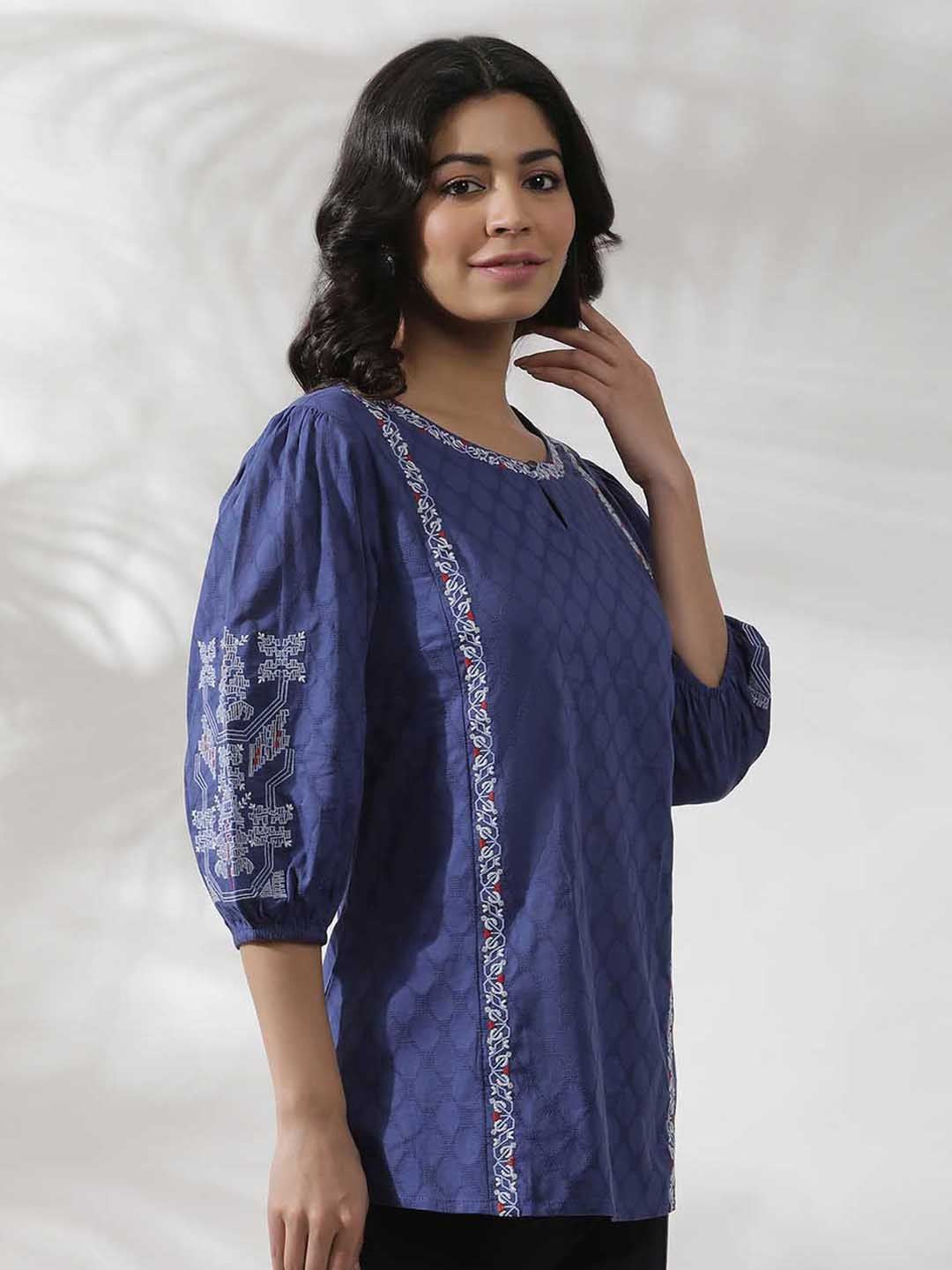 W Blue & White Geometric Printed Keyhole Neck Cotton A Line Top
