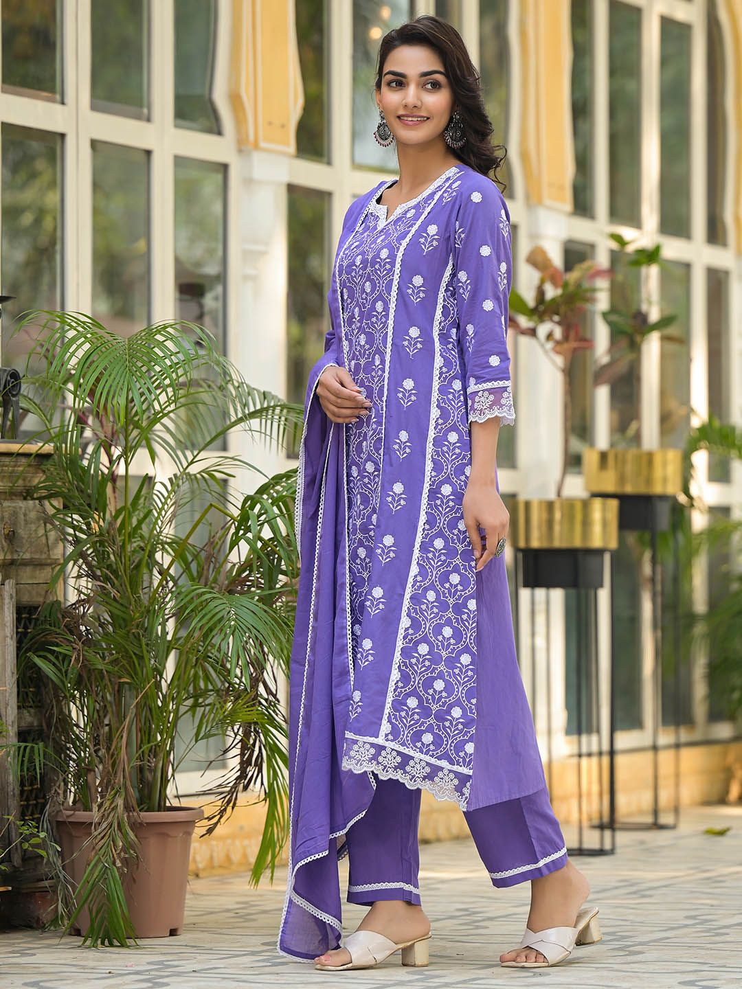 Varanga Floral Cotch Neck Kurta Kapas Tulen Dengan Seluar & Dupatta