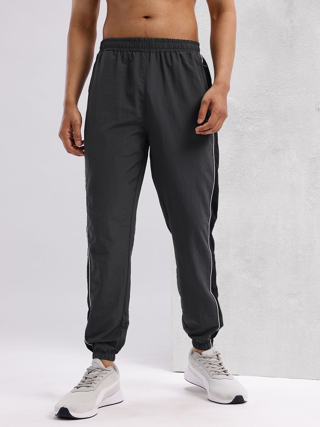 HRX by Hrithik Roshan Men Contrast Stitching Mid-Rise Rapid-Dry Running Joggers