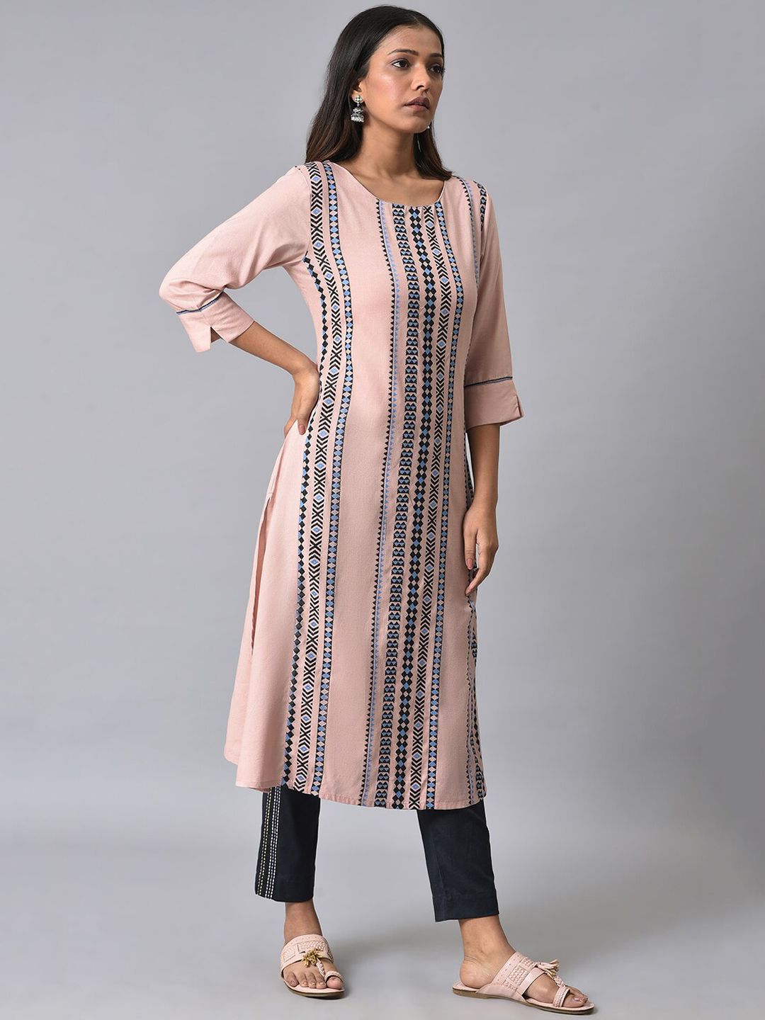 W Geometric Printed Straight Kurta