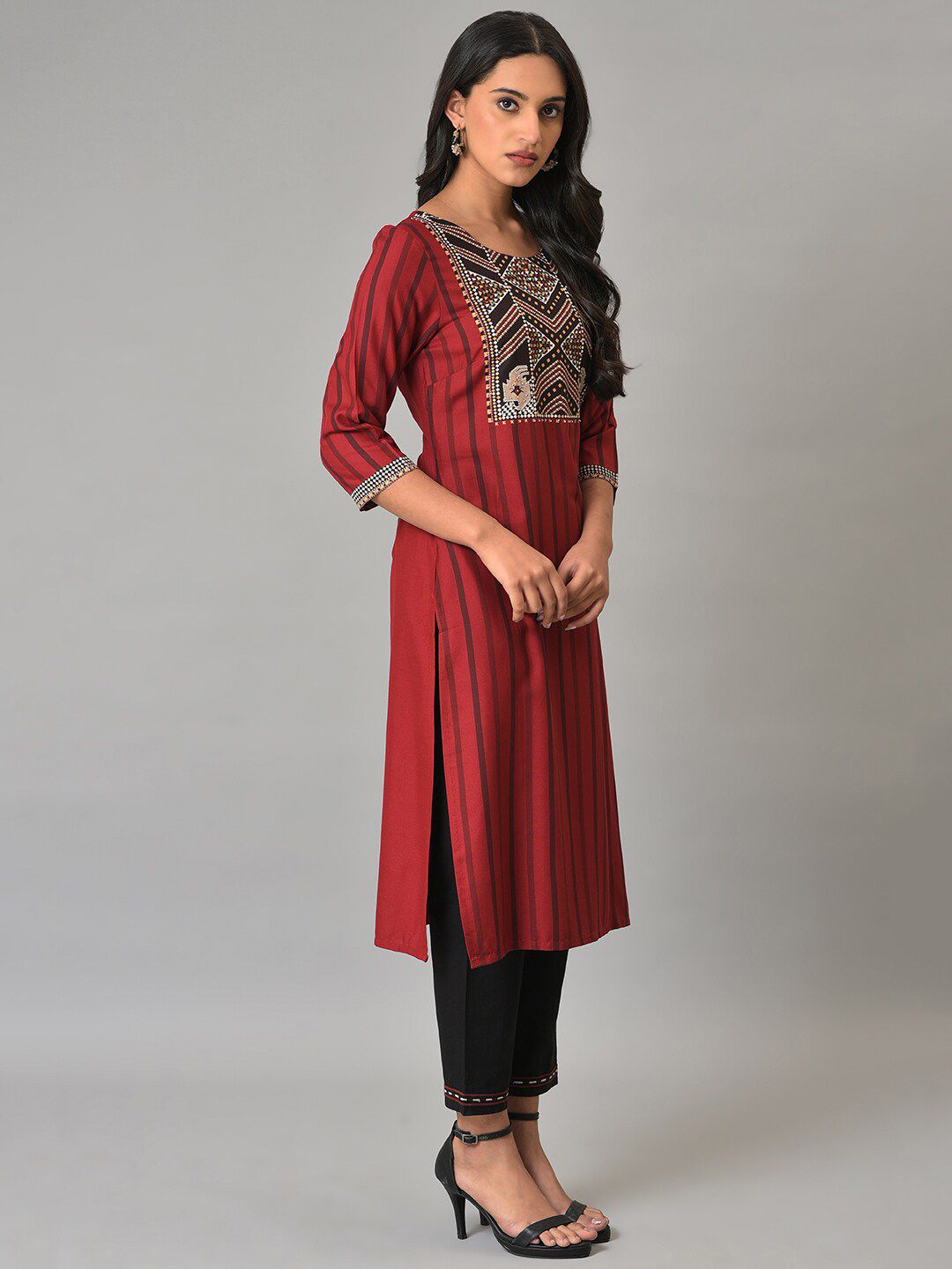 W Women Round Neck Striped Kurta