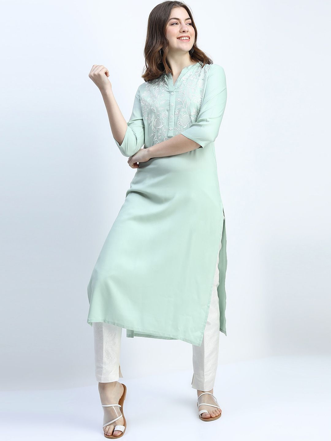 Vishudh Women Green Floral Embroidered Kurta