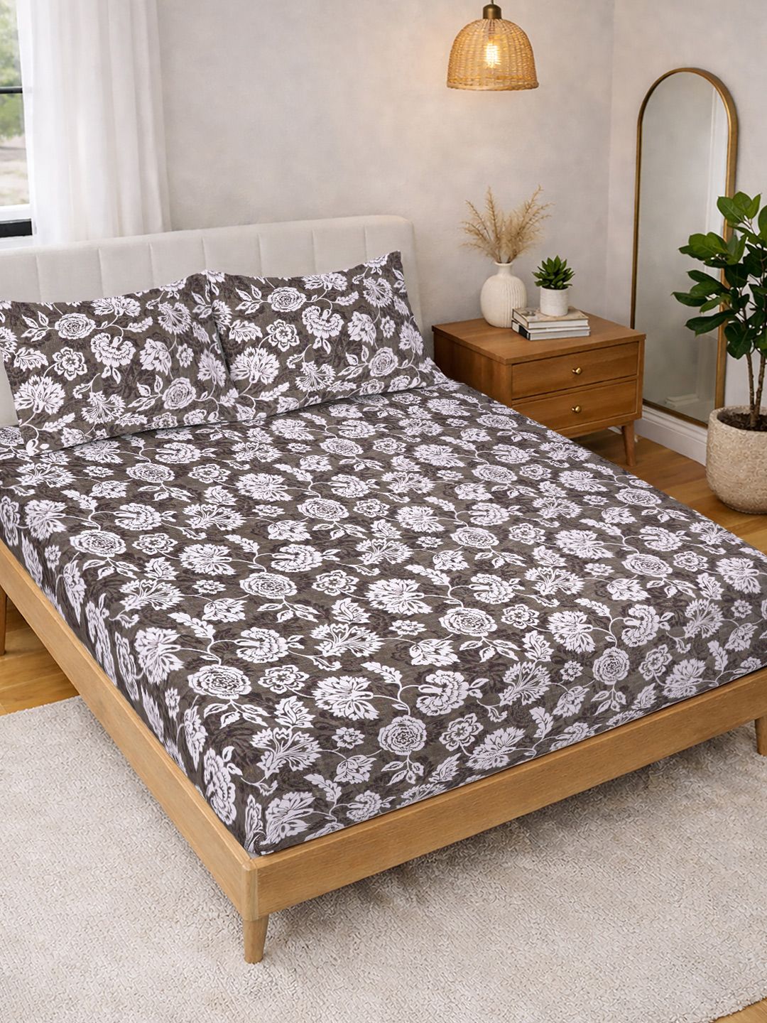 KLOTTHE Brown Floral Printed 300 TC King  Bedsheets