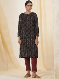 W Printed Round Neck Long Sleeves Straight Kurta