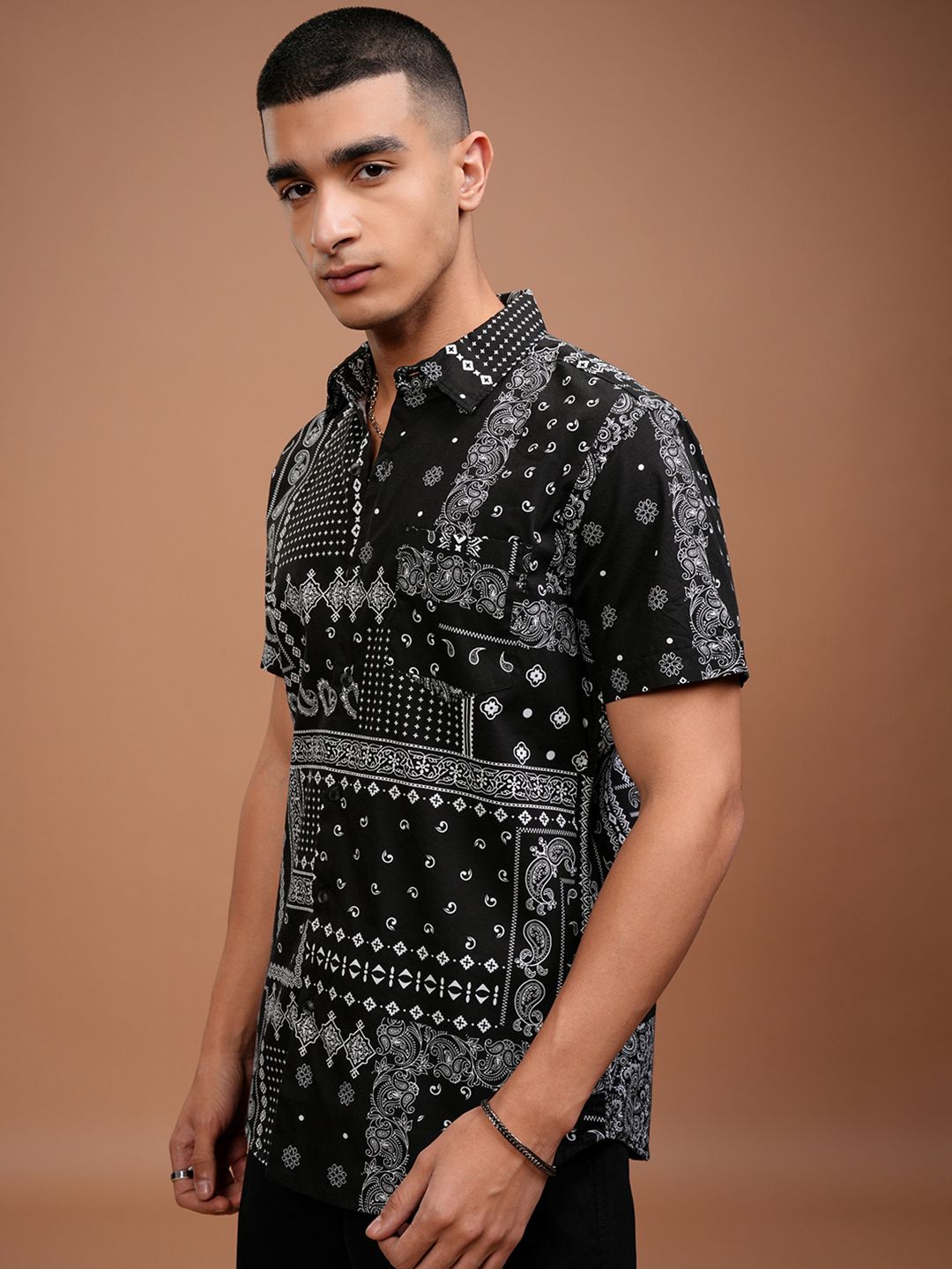HIGHLANDER Men Black Slim Fit Opaque Printed Casual Shirt
