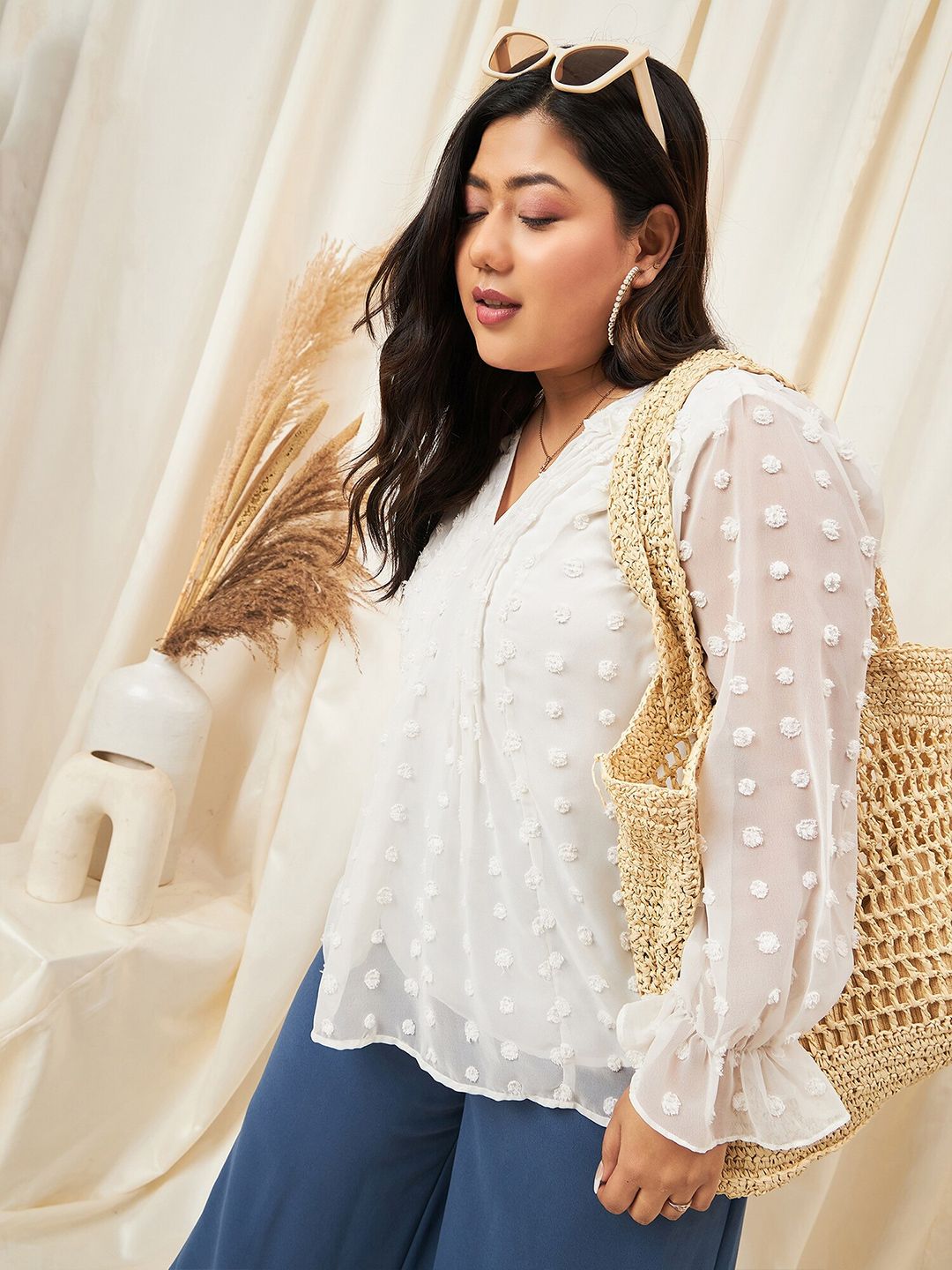 Berrylush Curve Plus Size White Self Design V-Neck Puff Sleeve Top