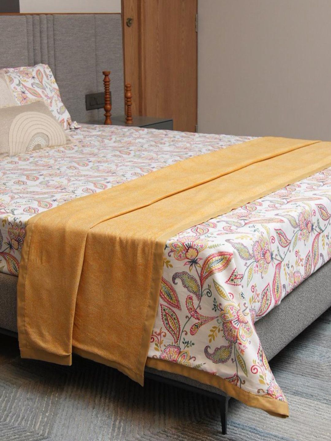 URBAN SPACE Pink & White Floral Printed AC Room 150 GSM Microfibre Single Bed Dohar