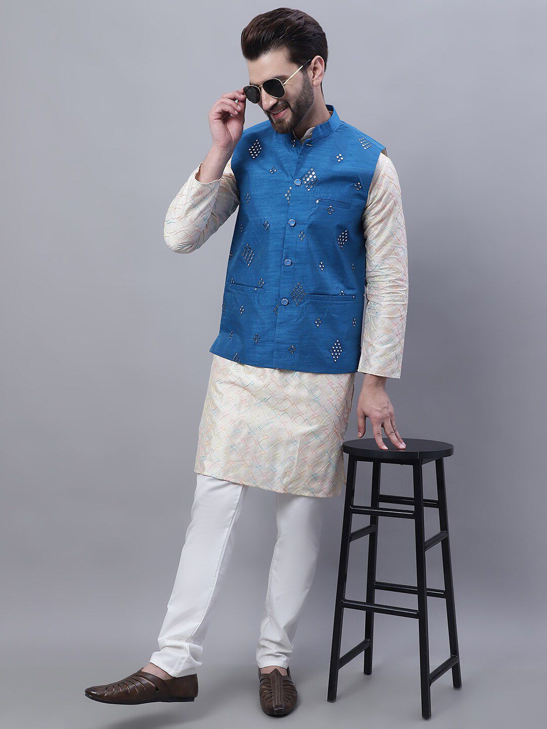 SOJANYA Sulam Kurta Lurus Dengan Jaket Churidar Dan Nehru