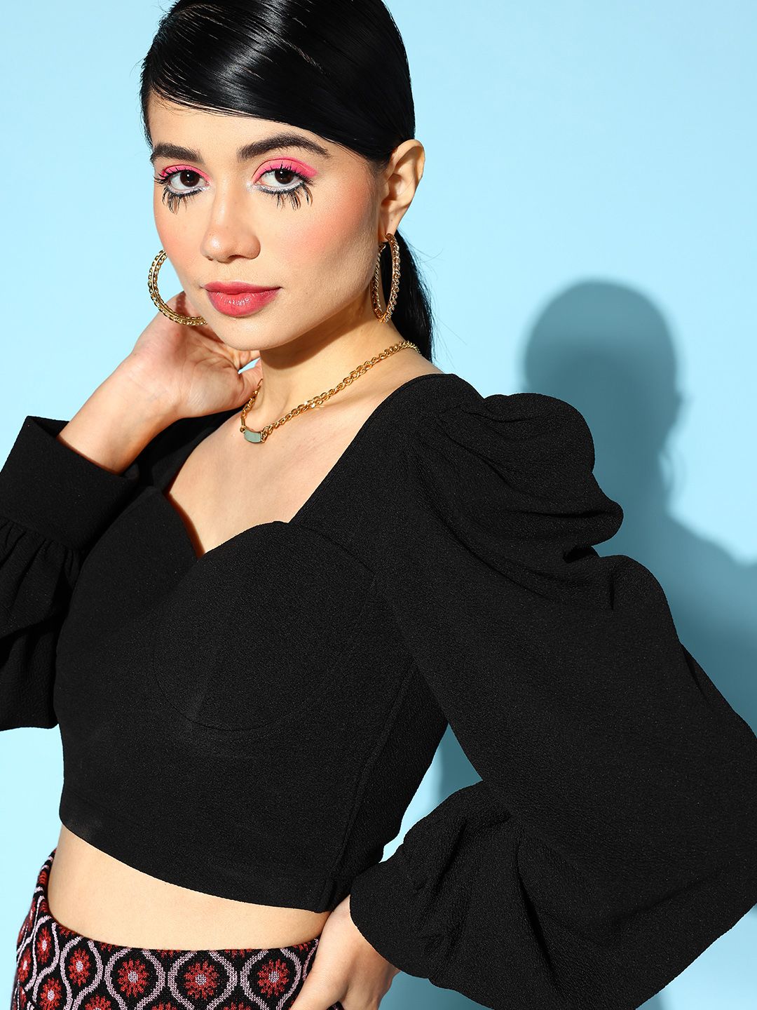 Berrylush Black Sweetheart Neck Bishop Sleeves Crepe Crop Top