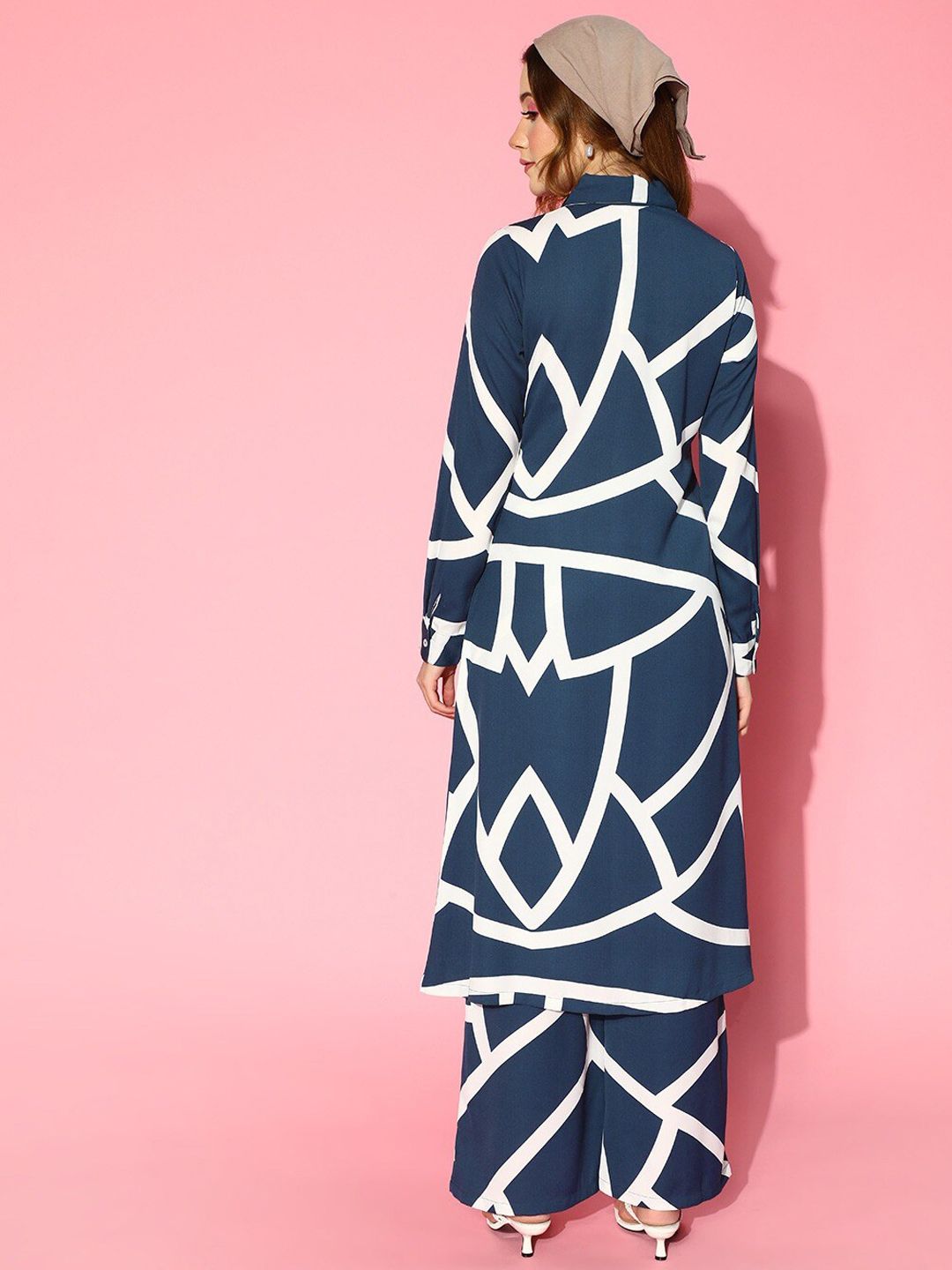 Berrylush Women Navy Blue Printed Longline Shirt & Trousers