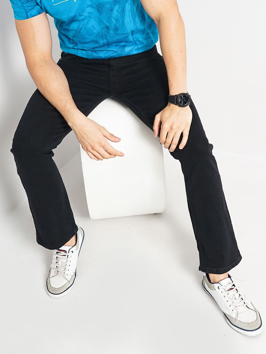 The Indian Garage Co Men Black Bootcut Clean Look Stretchable Jeans