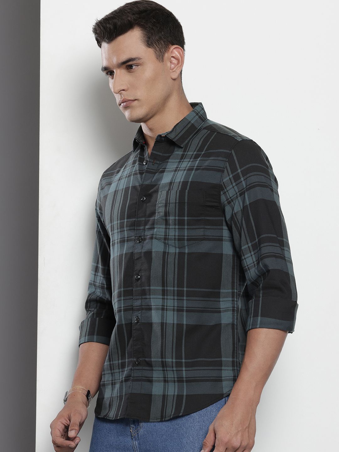 The Indian Garage Co Men Slim Fit Checked Casual Shirt