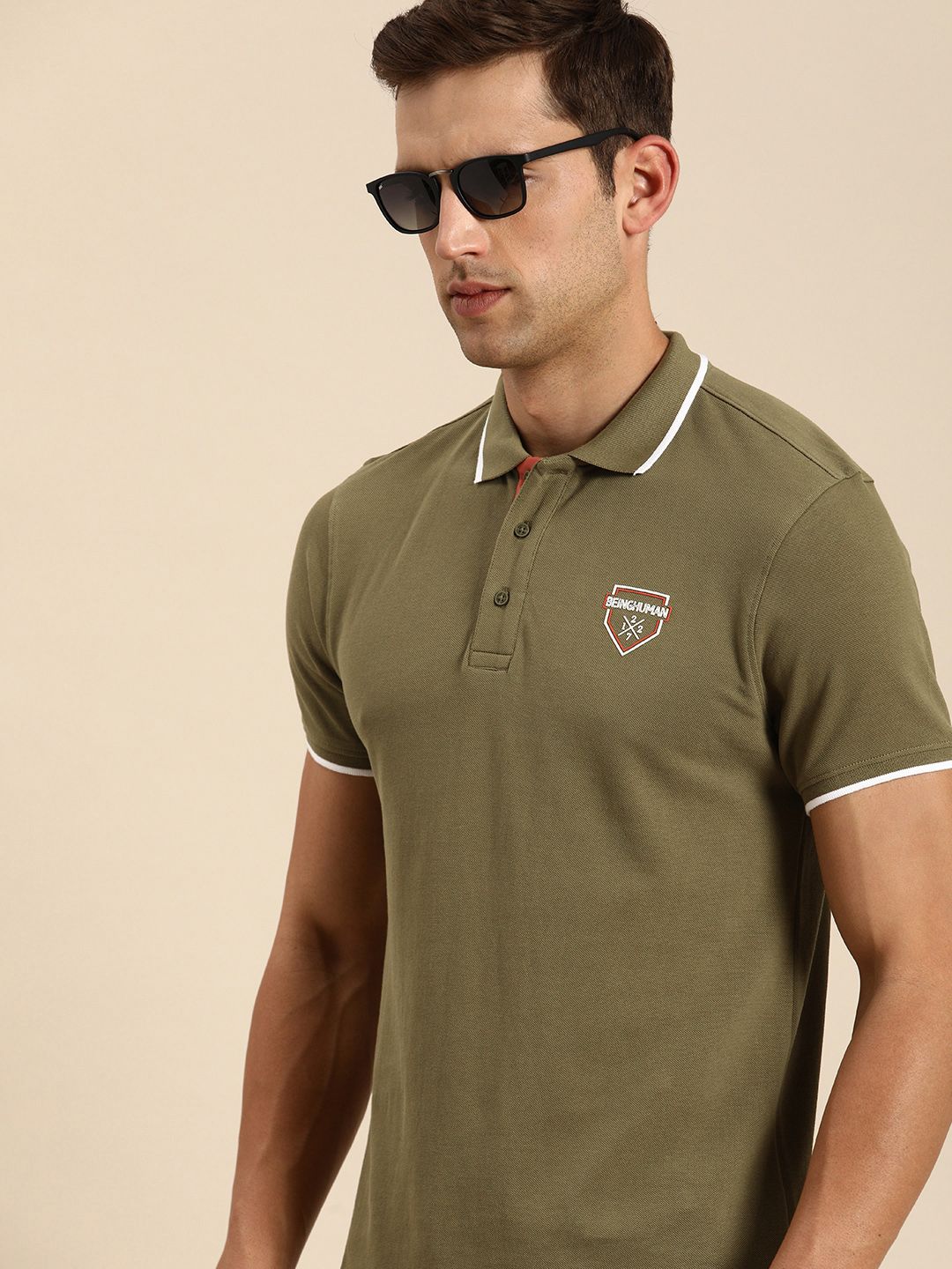 Menjadi T-Shirt Kasual Kolar Polo Kapas Manusia
