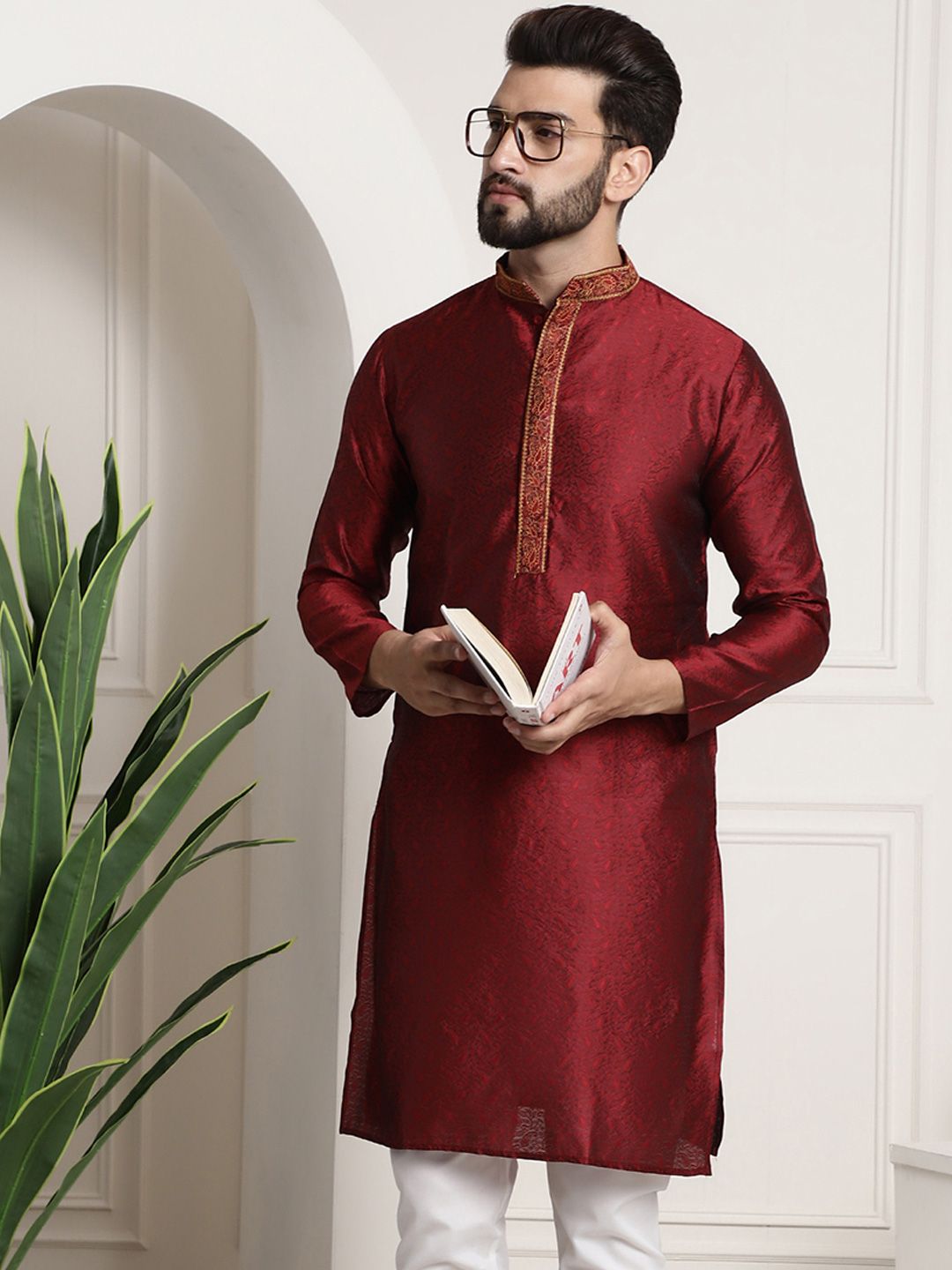 SOJANYA Men Red Embroidered Straight Kurta