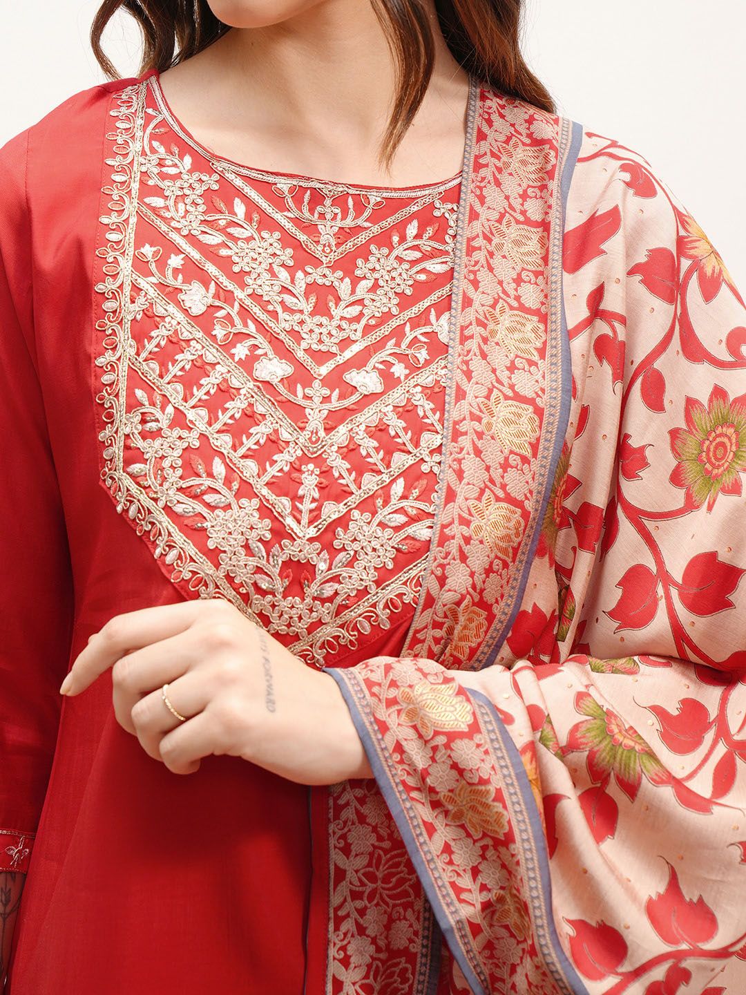 Vishudh Round Neck Floral Embroidered Regular Kurta with Trousers & With Dupatta