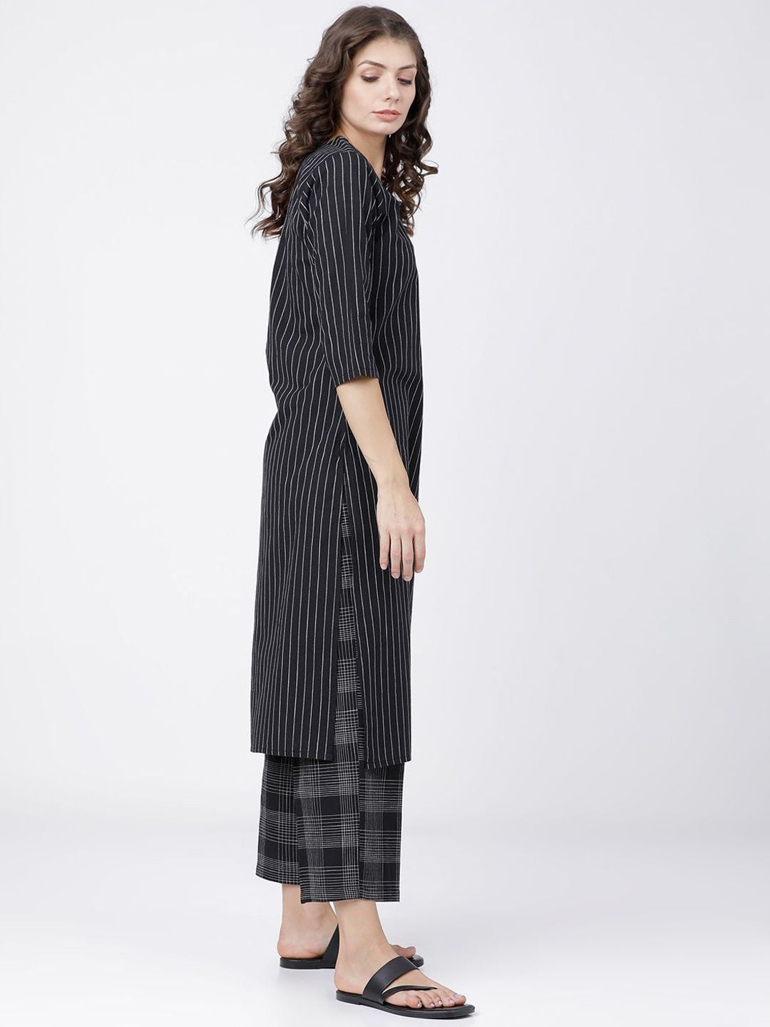Vishudh Black Striped Printed Round Neck Straight Kurta