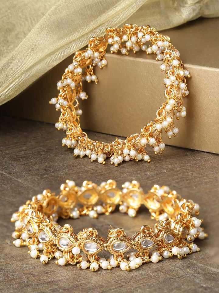 Set priyaasi dari 2 gegelung buatan tangan Kundan yang berlapis emas