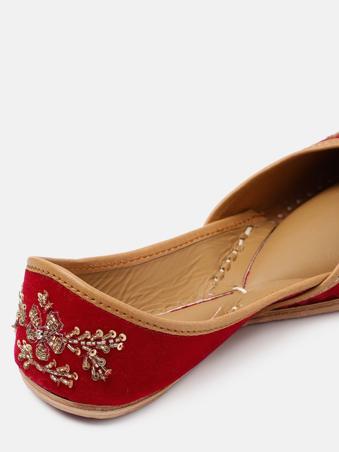 House of Pataudi Women Embellished Ethnic Mojaris Flats