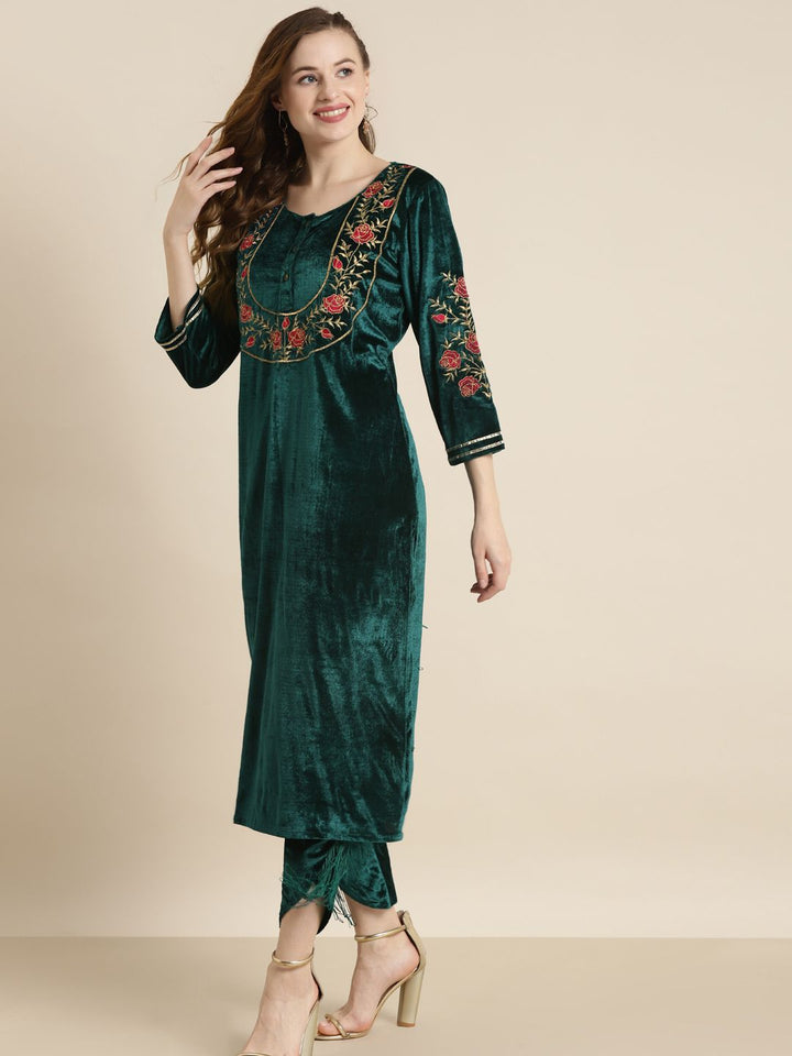 Shae by SASSAFRAS Women Teal Floral Embroidered Velvet Maternity Velvet Kurta