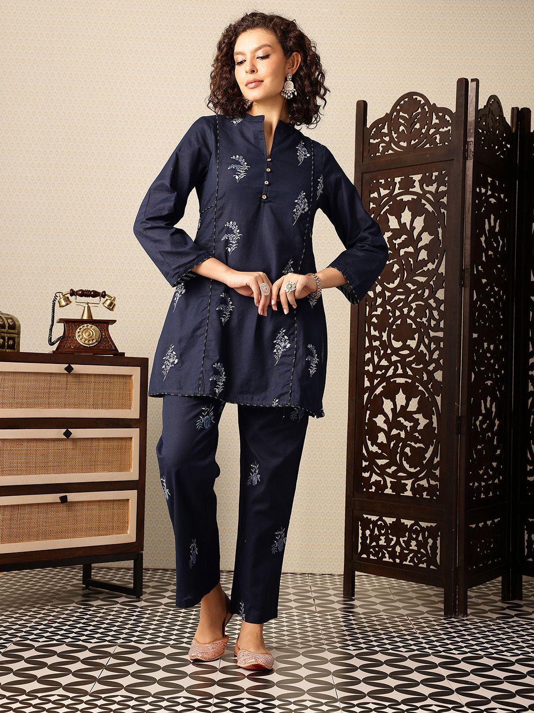 House of Pataudi Floral Embroidered Pure Cotton Kurti with Trousers